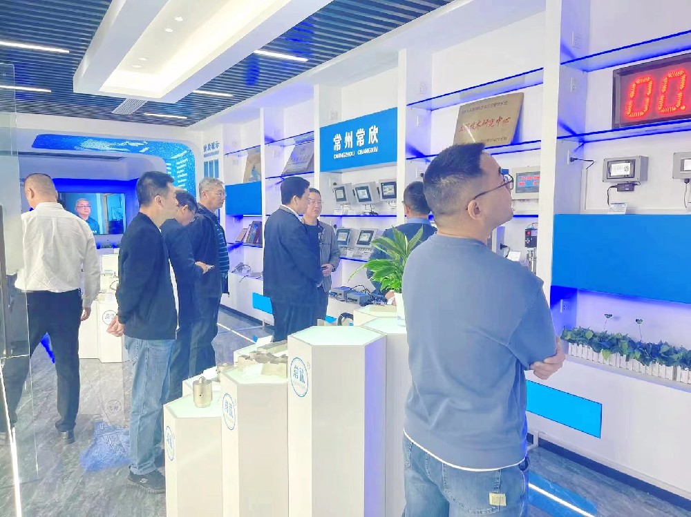 熱烈祝賀中國(guó)重型機(jī)械工業(yè)協(xié)會(huì)橋式起重機(jī)專(zhuān)業(yè)委員會(huì)九屆八次理 事會(huì)暨十屆一次會(huì)員大會(huì)在江蘇省常州市召開(kāi)順利召開(kāi)并圓滿(mǎn)結(jié)束！